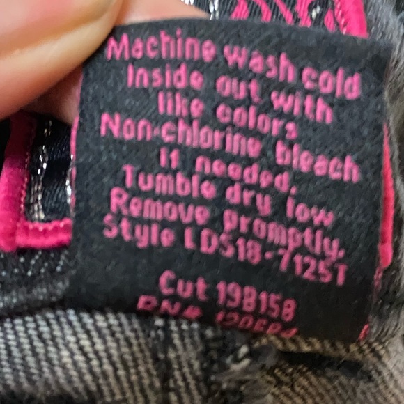 ✨ Torrid Curvy Jeans Distressed Dark Gray - Picture 4 of 8